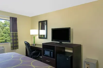 Photo 5 - Super 8 by Wyndham Marietta