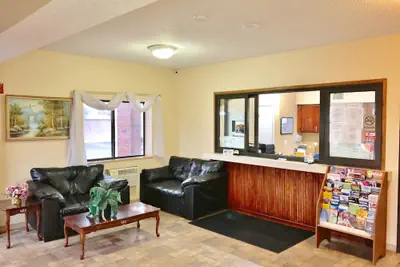 Photo 2 - Americas Best Value Inn Livonia Detroit