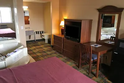 Photo 4 - Americas Best Value Inn Livonia Detroit