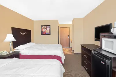 Photo 3 - Super 8 by Wyndham Sheboygan WI