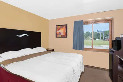 Photo 5 - Super 8 by Wyndham Sheboygan WI