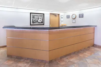 Photo 4 - Super 8 by Wyndham Madison South