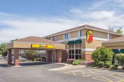Photo 2 - Super 8 by Wyndham Madison South