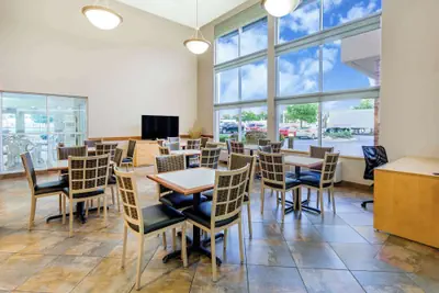 Photo 3 - Super 8 by Wyndham Madison South