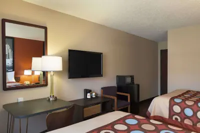 Photo 5 - Super 8 by Wyndham Taylor/Detroit Area