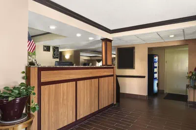 Photo 3 - Super 8 by Wyndham Taylor/Detroit Area