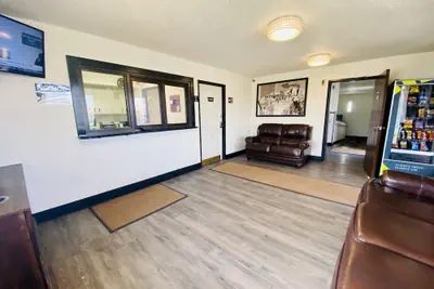 Photo 2 - Super 8 by Wyndham Wyoming/Grand Rapids Area