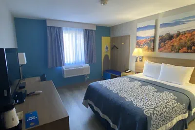Photo 4 - Days Inn by Wyndham Brunswick Bath Area