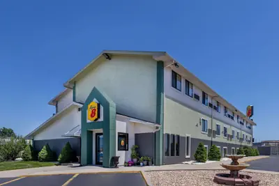 Photo 2 - Super 8 by Wyndham Kansas City at Barry Road/Airport