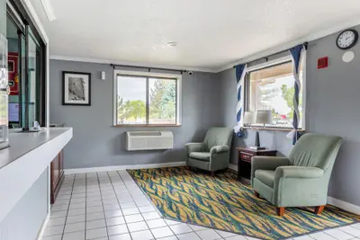 Photo 5 - Super Inn by OYO Lansing MI
