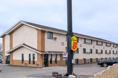 Photo 2 - Super 8 by Wyndham Bismarck