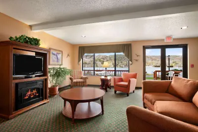 Photo 3 - Super 8 by Wyndham Houghton