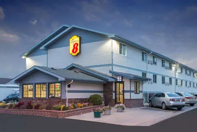 Photo 2 - Super 8 by Wyndham Pierre SD