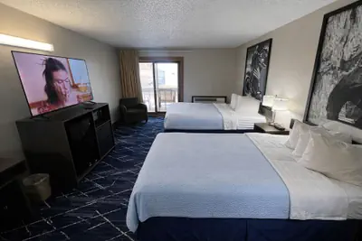 Photo 4 - Super 8 by Wyndham Sturgis
