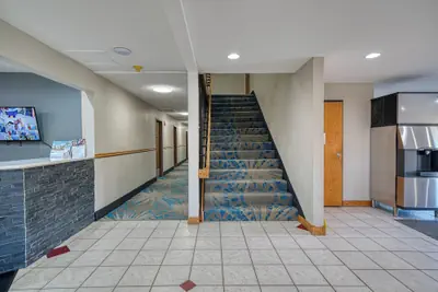 Photo 3 - Super 8 by Wyndham Sturgis