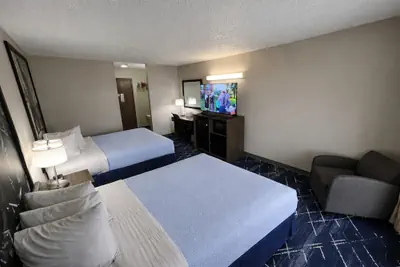 Photo 5 - Super 8 by Wyndham Sturgis