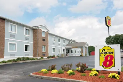 Photo 2 - Super 8 by Wyndham Lexington/Hamburg Area