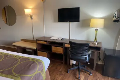 Photo 4 - Super 8 by Wyndham Bloomington/Airport
