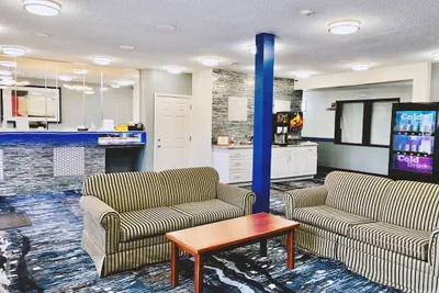 Photo 3 - Coratel Inn & Suites By Jasper Northfield