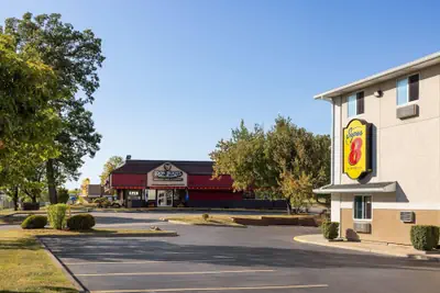 Photo 2 - Super 8 by Wyndham Latham/Albany Airport
