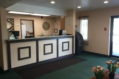 Photo 5 - Super 8 by Wyndham Middletown