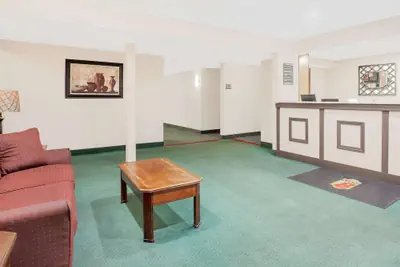 Photo 4 - Super 8 by Wyndham Middletown