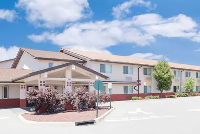 Photo 2 - Super 8 by Wyndham Middletown