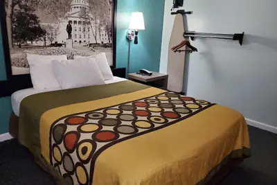 Photo 5 - River Hill Inn & Suites