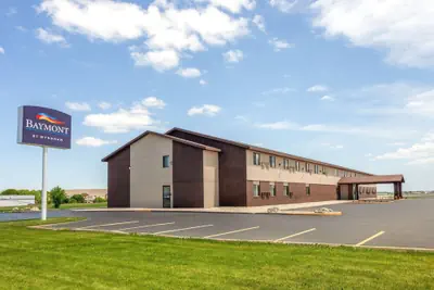 Photo 2 - Baymont inn by Wyndham Oshkosh Airport