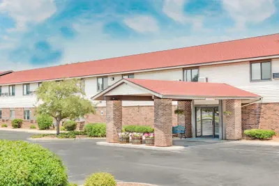 Photo 2 - Super 8 by Wyndham Green Bay Near Stadium