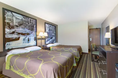 Photo 2 - Super 8 by Wyndham Weston WV