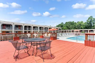Photo 2 - Super 8 by Wyndham Williamsburg/Historic Area