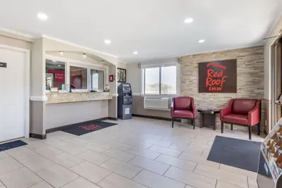 Photo 3 - Red Roof Inn Suffolk