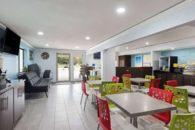 Photo 4 - Days Inn by Wyndham Miami