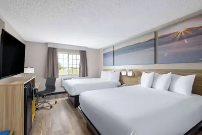 Photo 2 - Days Inn by Wyndham Miami