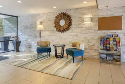 Photo 4 - Best Western Long Beach Inn