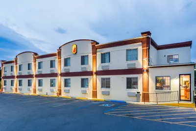 Photo 2 - Super 8 by Wyndham Douglas