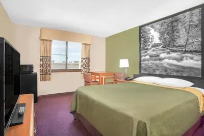 Photo 4 - Super 8 by Wyndham Riverton