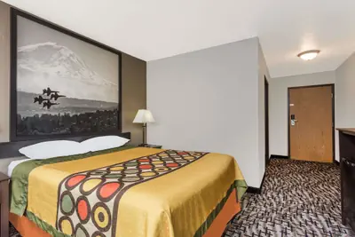 Photo 5 - Super 8 by Wyndham Bremerton