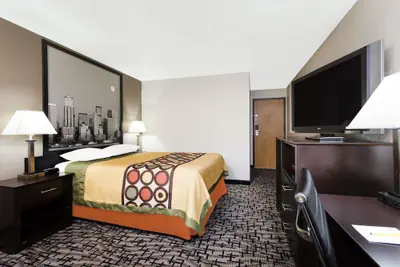 Photo 4 - Super 8 by Wyndham Bremerton