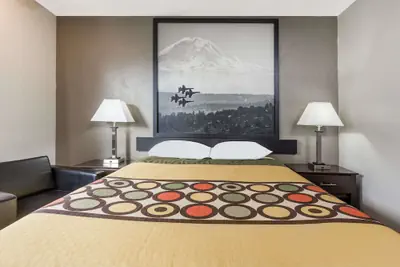 Photo 3 - Super 8 by Wyndham Bremerton
