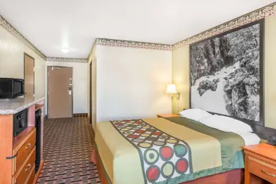 Photo 4 - Super 8 by Wyndham Grants Pass