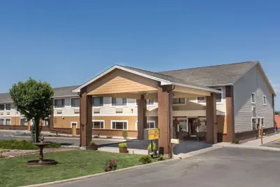 Photo 2 - Super 8 by Wyndham Baker City