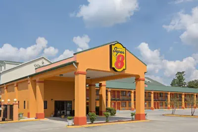 Photo 2 - Super 8 by Wyndham Covington