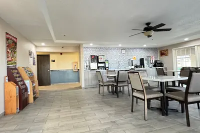 Photo 3 - Super 8 by Wyndham Reedsburg