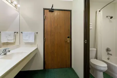 Photo 4 - Super 8 by Wyndham Reedsburg
