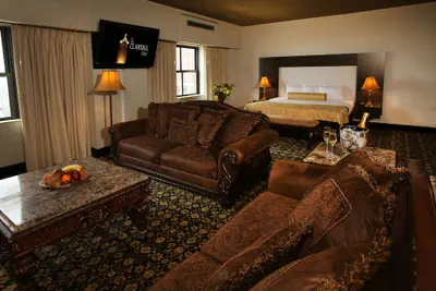 Photo 5 - The Claridge Hotel
