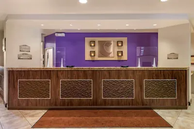 Photo 4 - Comfort Suites Maingate East