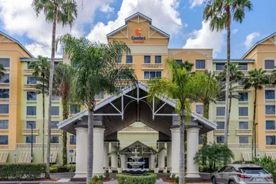 Photo 2 - Comfort Suites Maingate East