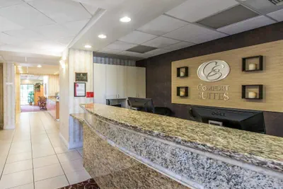 Photo 4 - Comfort Suites Palm Desert I-10
